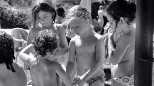 DSC02055 [1600x1200] amiguitas en la piscina